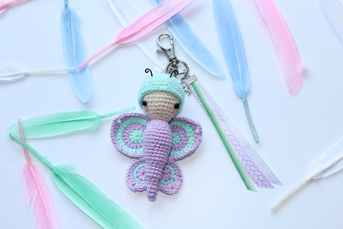 Gehaakt Haakpatroon vlinder sleutelhanger ontworpen door LarissDesigns