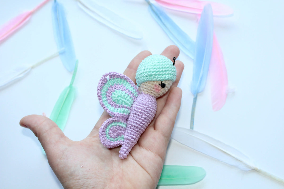 Gehaakt Haakpatroon vlinder sleutelhanger ontworpen door LarissDesigns