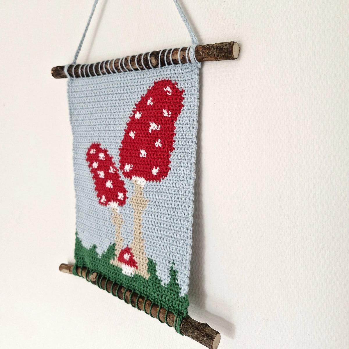Gehaakt Haakpatroon wandhanger met paddenstoelen ontworpen door Marjahaakt
