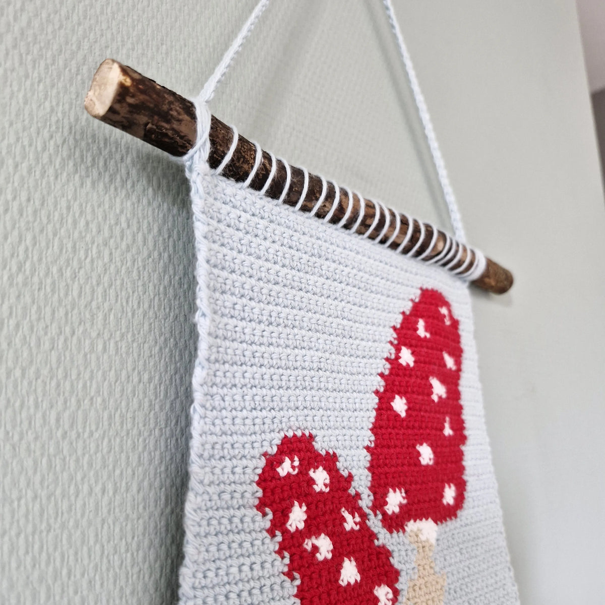 Gehaakt Haakpatroon wandhanger met paddenstoelen ontworpen door Marjahaakt