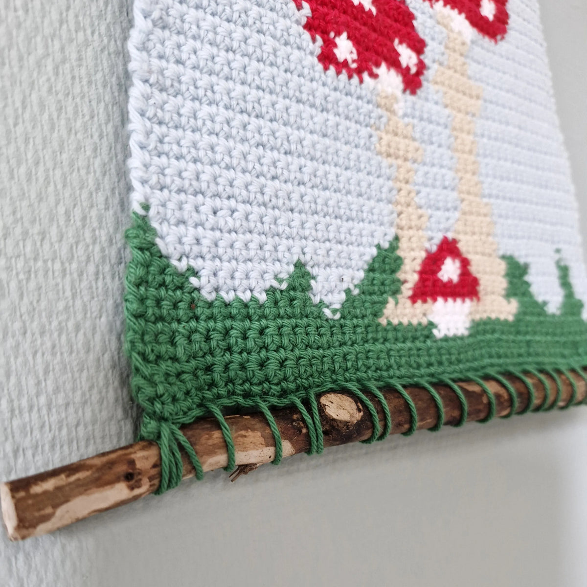 Gehaakt Haakpatroon wandhanger met paddenstoelen ontworpen door Marjahaakt