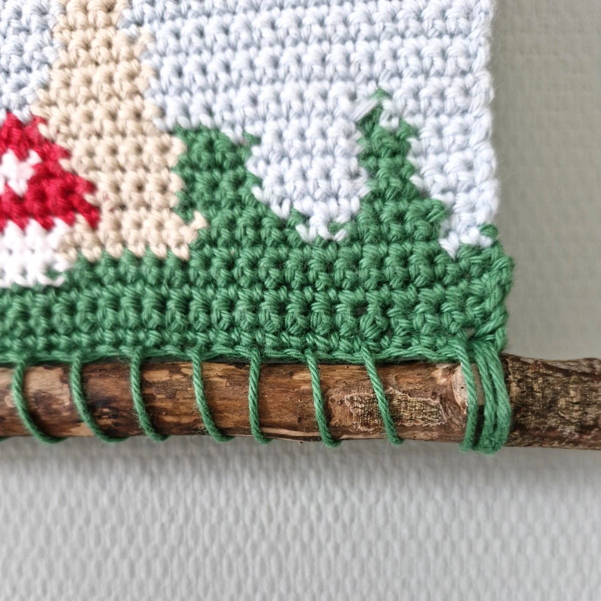 Gehaakt Haakpatroon wandhanger met paddenstoelen ontworpen door Marjahaakt