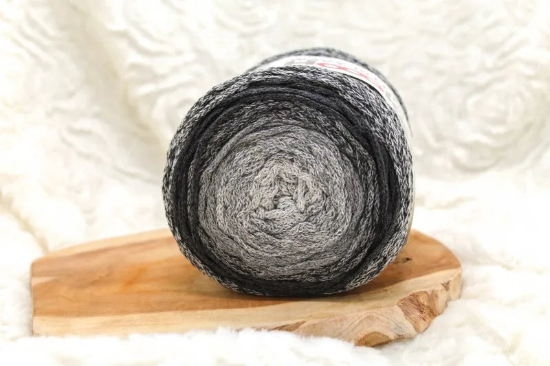Duurzaam garen: Hoooked Wavy Blends in kleur Zwart en grijs tinten - Anthracite Stone