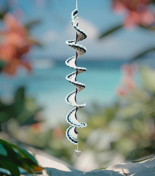 Gehaakt Haakpatroon windspinner Fleur ontworpen door World of Womencraft