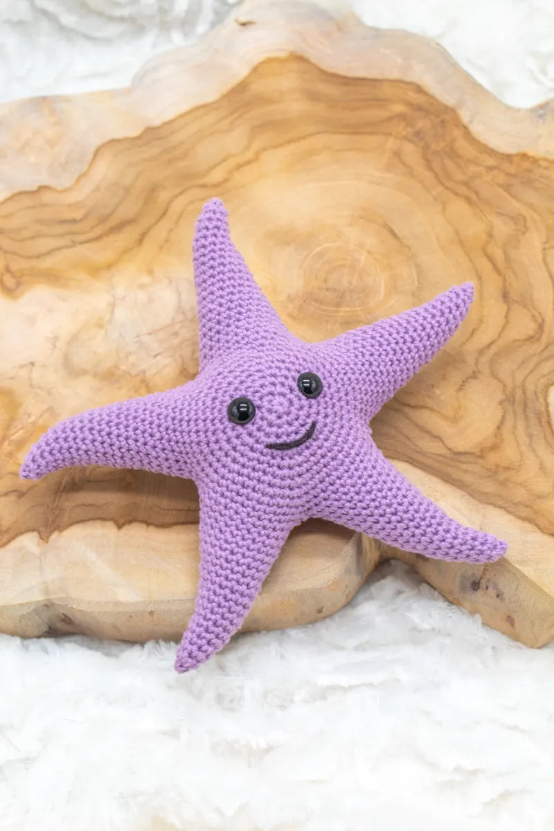 Gehaakt Haakpatroon zeester Zuzu ontworpen door Cora's Knit Knacks